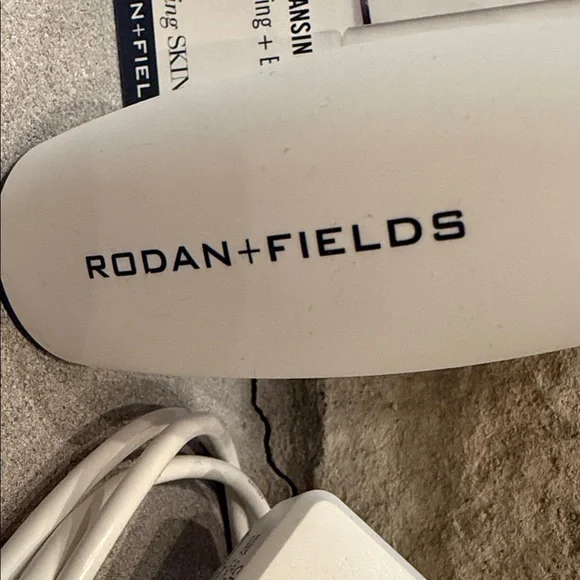 RODAN & FIELDS Pore Cleansing MD System - Picture 2 of 3